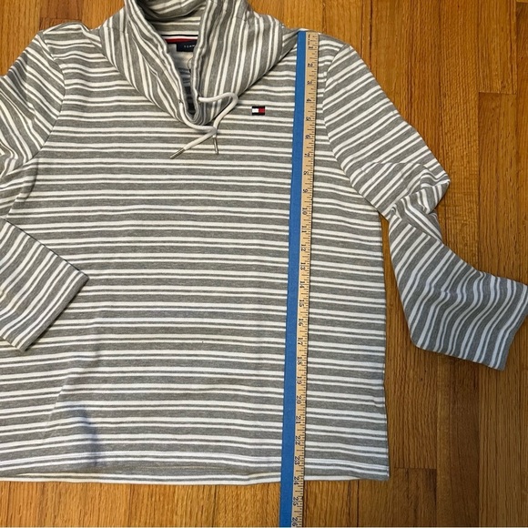 Tommy Hilfiger Gray White striped Cowl Neck sweatshirt Woman’s size Medium(f6 - Picture 9 of 10